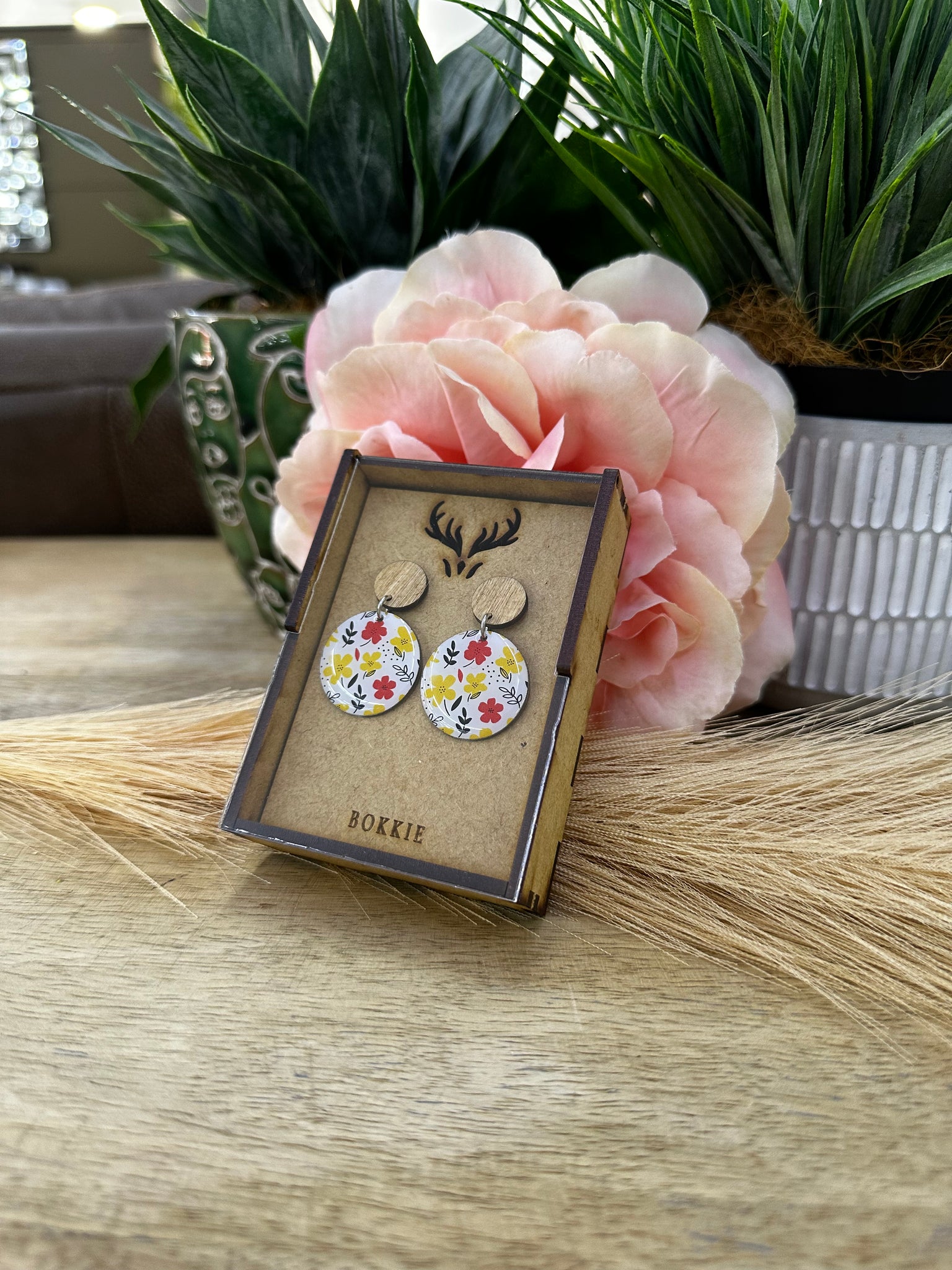 White Round Flower Earrings
