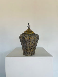Antique Jar with Fine Detail Gold / Lavender (Big)