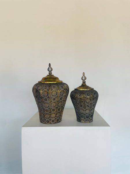Antique Jar with Fine Detail Gold / Lavender (Big)