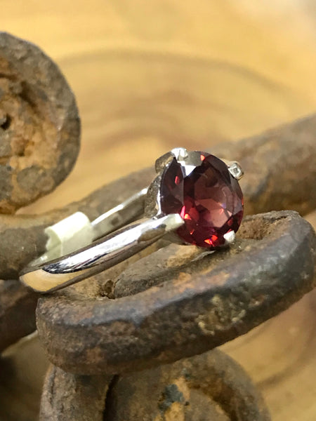 Round Garnet (Size P)