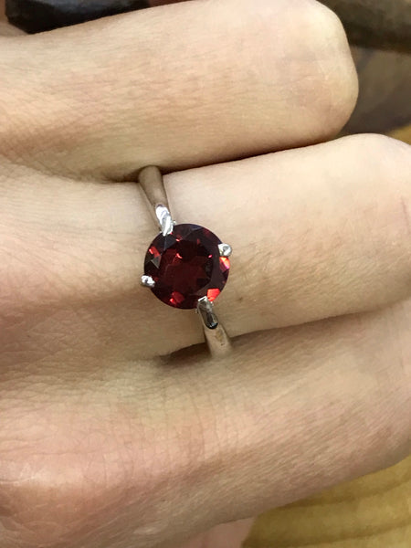 Round Garnet (Size P)